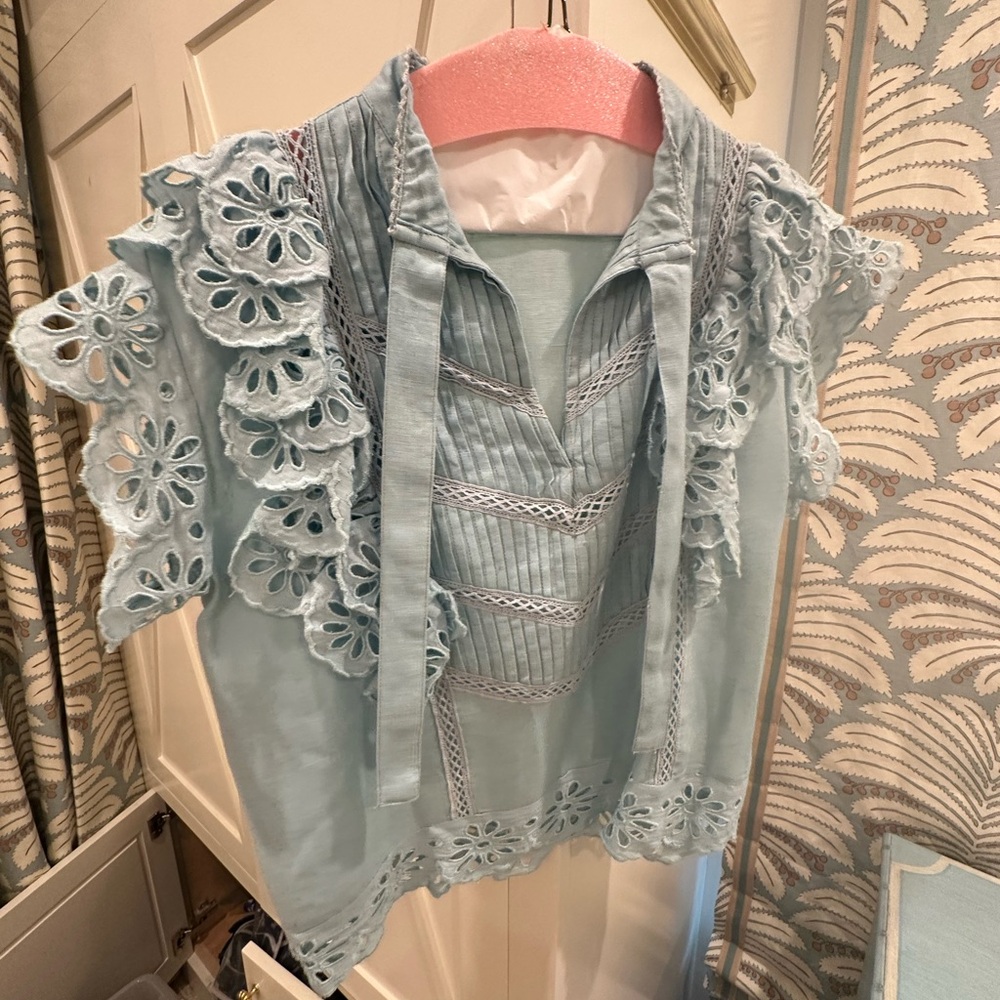 Place Nationale. Eyelet details. Size small